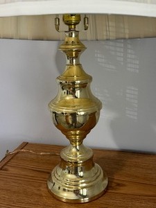 lot 47 image: Brass Table Lamp