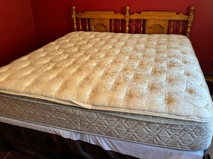 lot 25 image: Vintage King Size Wooden King Bed Frame