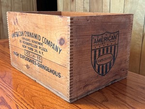 lot 28 image: Vintage Wooden American Cyanamid Co Crate