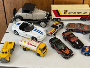 lot 68 image: Variety of Matchbox and Hot Wheels and More