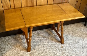 lot 80 image: Vintage Drop Leaf Accent Table