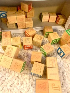 lot 122 image: Wonderful Variety of Vintage Building Blocks and Big Bird Train