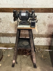 lot 2 image: 6 BENCH GRINDER 14 HP