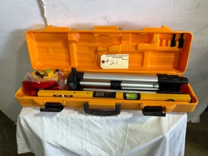 lot 21 image: Johnson Hot Shot Sound & Light Laser Level Kit looks new