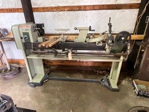 lot 4 image: MINI MAX T 124 WOOD LATHE WTOOLS
