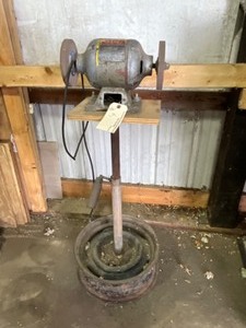 lot 5 image: JUSTEN BENCH GRINDER 12 HP