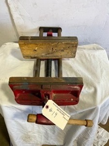 lot 19 image: 10 Craftsman wood vise