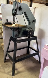 lot 126 image: Bank Saw Delta 16 Motorized