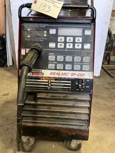 lot 133 image: Lincoln Ideal Arc SP250 Wire Feed