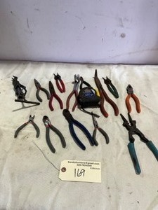 lot 169 image: Needle Nose, SnapRing Plyers, Tape Measure, Random Misc Items