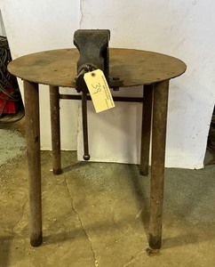 lot 39 image: Round Welding Table With Vice American Red Seal #54