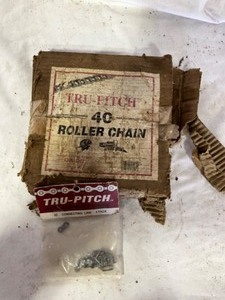 lot 51 image: 40 Roller Chain  35 Links