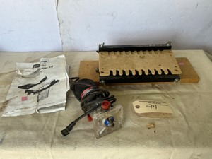 lot 94 image: Dove Tail Fixture Kit 2570 14 Trim Router