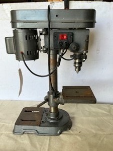 lot 103 image: Table Top Speed Press 13HP Model ZJ4110