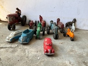 lot 280 image: Vintage Toys- Barber Town rubber & Metal