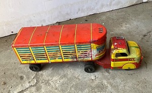lot 282 image: Antique Metal Cattle Truck, Tractor, Crane, Army