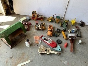 lot 283 image: Antique Vintage miniature toys