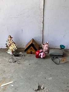 lot 285 image: Figurines display house, Polaroid camera