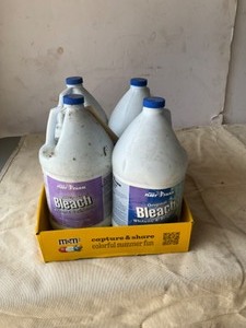 lot 292 image: 2 - Lavender Bleach &  2 - Original bleach