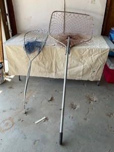 lot 313 image: 2 Aluminum Fishing Nets - 1 Large with long extendable handle, 1 Small