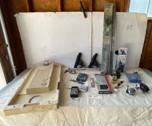 lot 323 image: Miscellaneous fishing items