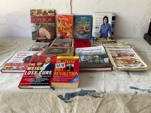 lot 354 image: Lot of cookbooks & weight loss books & magazines