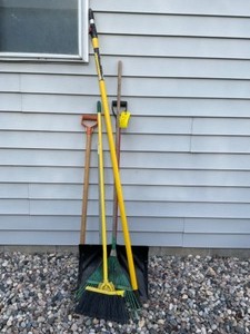 lot 365 image: Lawn n Garden, Shovel, Rack, Broom, Fiberglass telescoping pole, Wooden handle