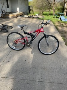 lot 369 image: Boys Bike - Rhino Mtn Edge 21 sp