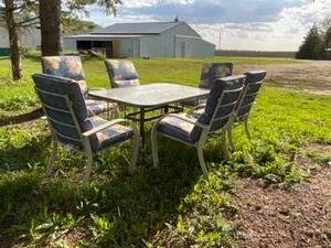 lot 374 image: Patio Table & Chairs with cushions