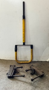 lot 204 image: Tool and brackets