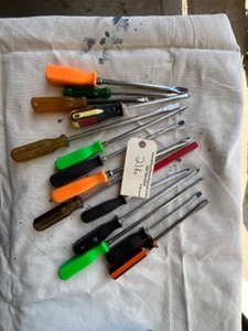 lot 216 image: Lot of Screw drivers (14)