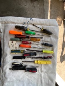 lot 217 image: Lot of screw drivers (19)