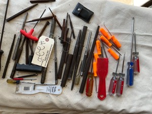 lot 220 image: Lot of tools, punches, picks, screw drivers 30 items