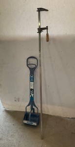 lot 227 image: 50 Clamp & Litter scoop