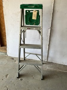 lot 233 image: 4 Alum Step Ladder