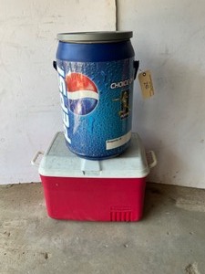 lot 242 image: Rubbermaid  Pepsi Cooler