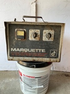 lot 247 image: Battery charger, 32-150 (Marquette)