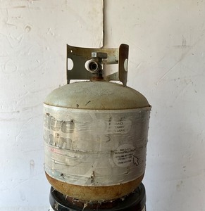 lot 256 image: 20 lbs Propane tank (Full)