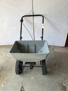lot 271 image: Seed Fertilizer Spreader