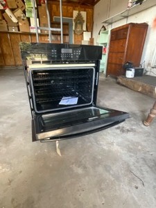 lot 375 image: 6E Built in electric wall oven