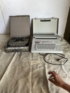 lot 383 image: Smith Corona 250 DIE Vintage