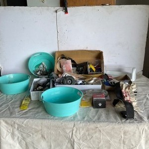 lot 388 image: Lot of Hardware, Briggs & Straton parts
