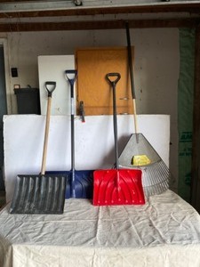 lot 392 image: 3 Snow Shovels 1 Yard Rake