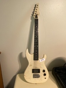 lot 499 image: Electric Guitar