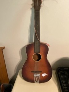 lot 500 image: Vintage Guitar Silvertone