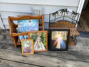 lot 413 image: Magazine Rack & Shelf & Pictures