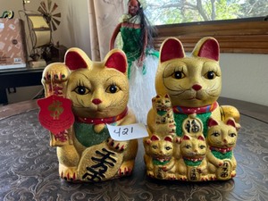 lot 421 image: 2 Chinese Cats, Piggy bank, Doll