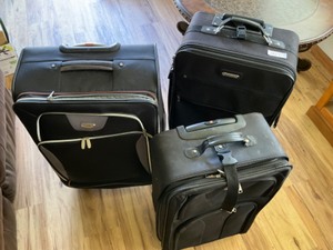 lot 427 image: 3 Large Suit Cases