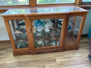 lot 428 image: Display Case with contents