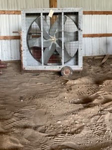 lot 686 image: Large Box Fan on Wheels